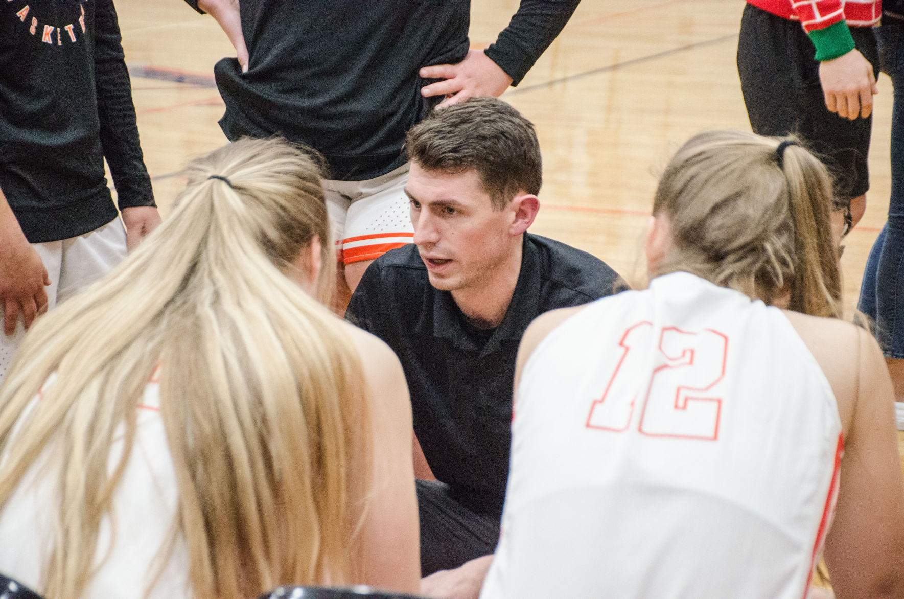 191226.sports.rainiergirlsbasketball.er4.jpg